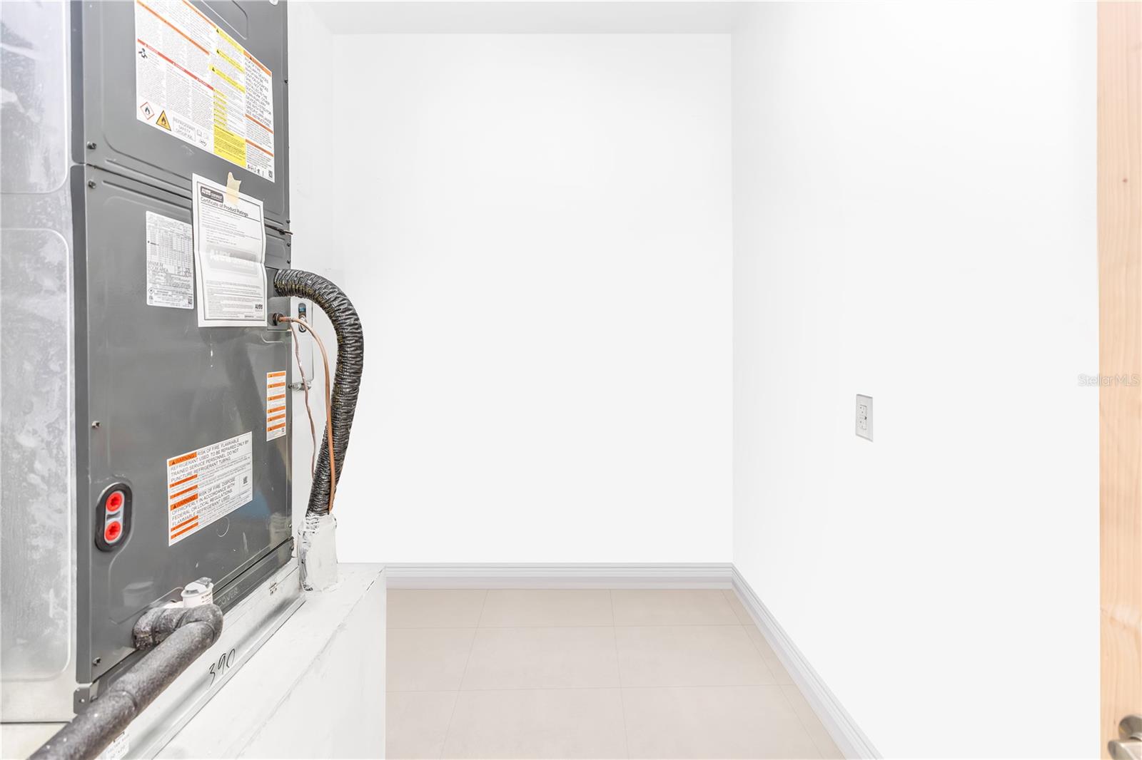 Image 38 of 49 For 3307 Dallas Boulevard