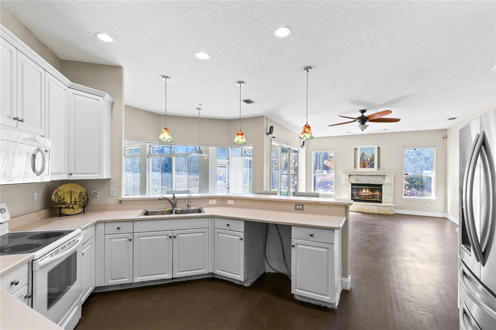 Image 12 of 36 For 19562 Majestic Street