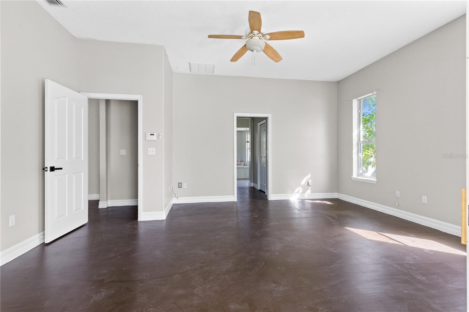 Image 13 of 36 For 19562 Majestic Street