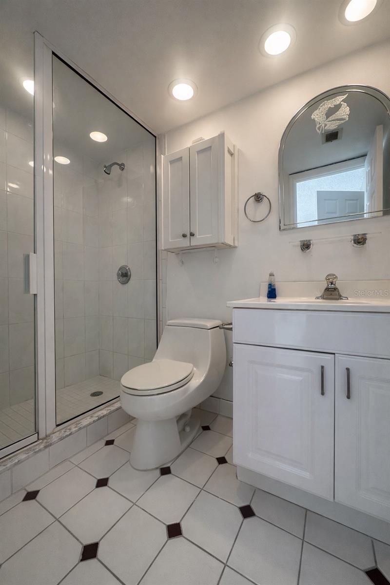 Image 9 of 10 For 3028 George Mason Avenue J7