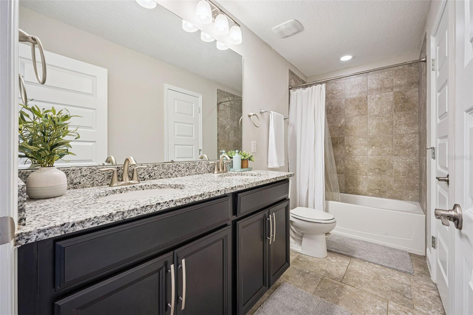 Image 37 of 73 For 16167 Hampton Crossing Drive