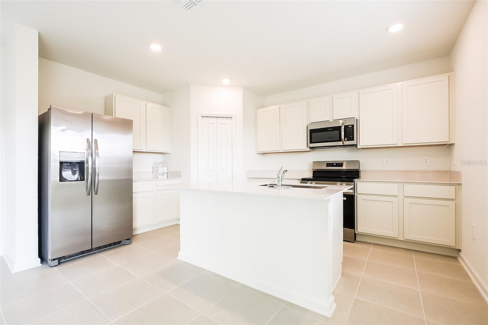 Listing photo id 3 for 3624 Rolling Ridge Bend