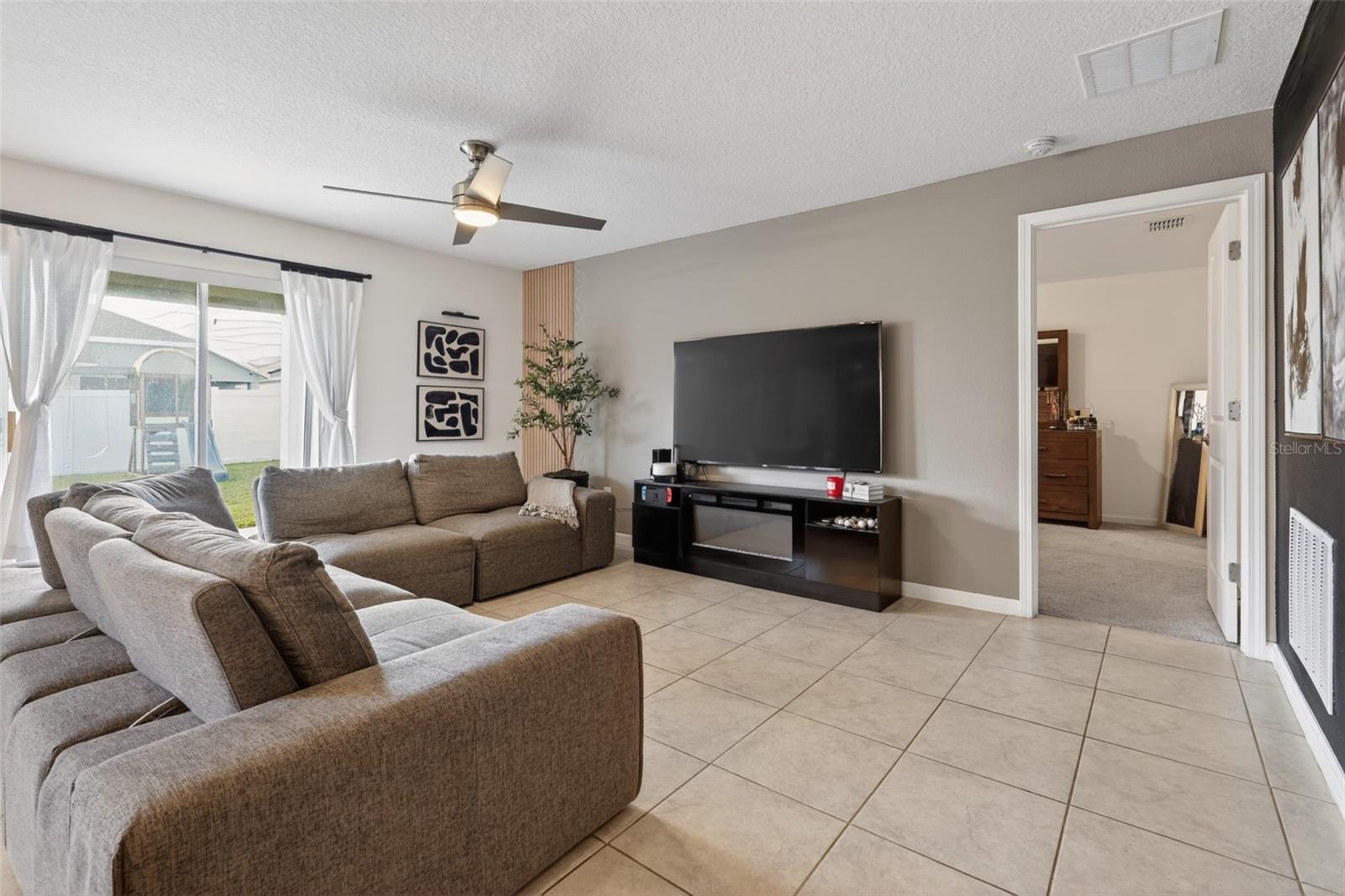 Image 5 of 30 For 551 Taft Drive