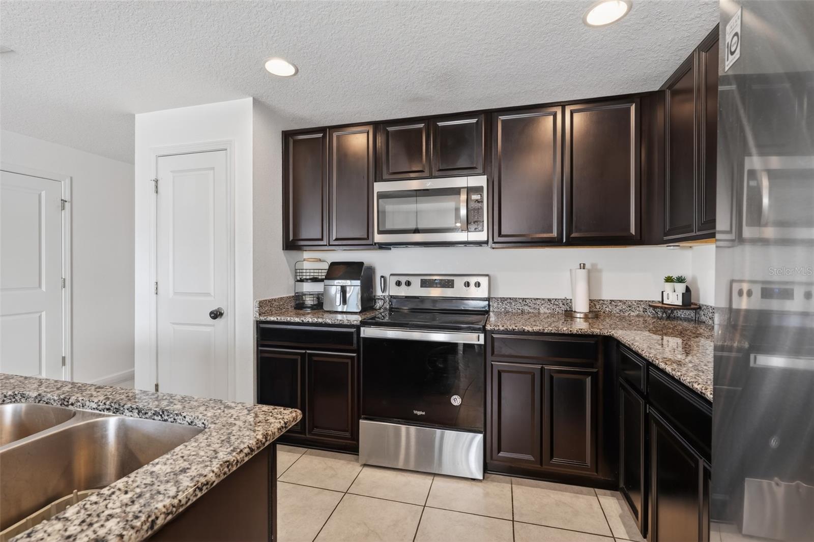 Image 9 of 30 For 551 Taft Drive