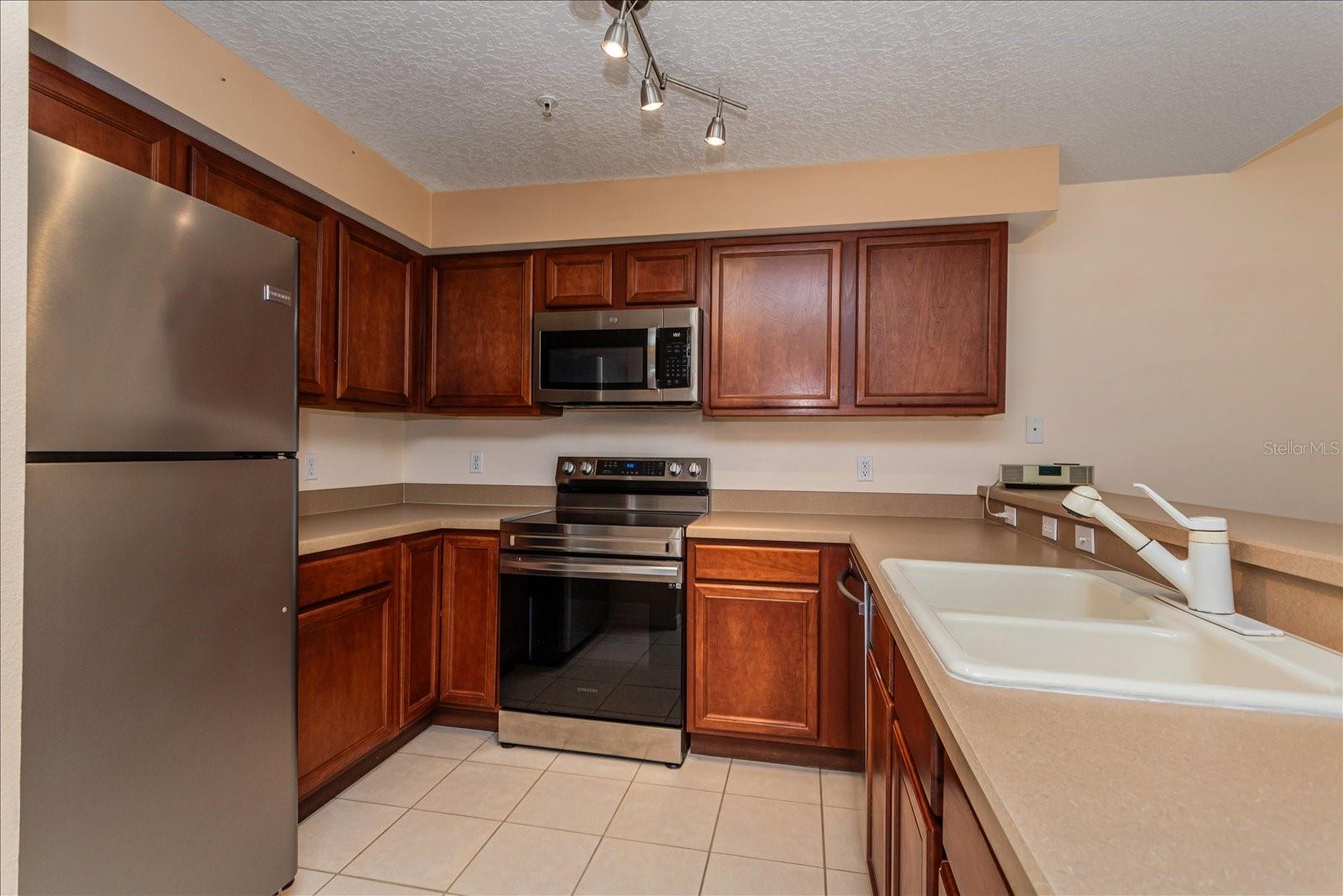 Image 10 of 23 For 960 Mooring Avenue 103