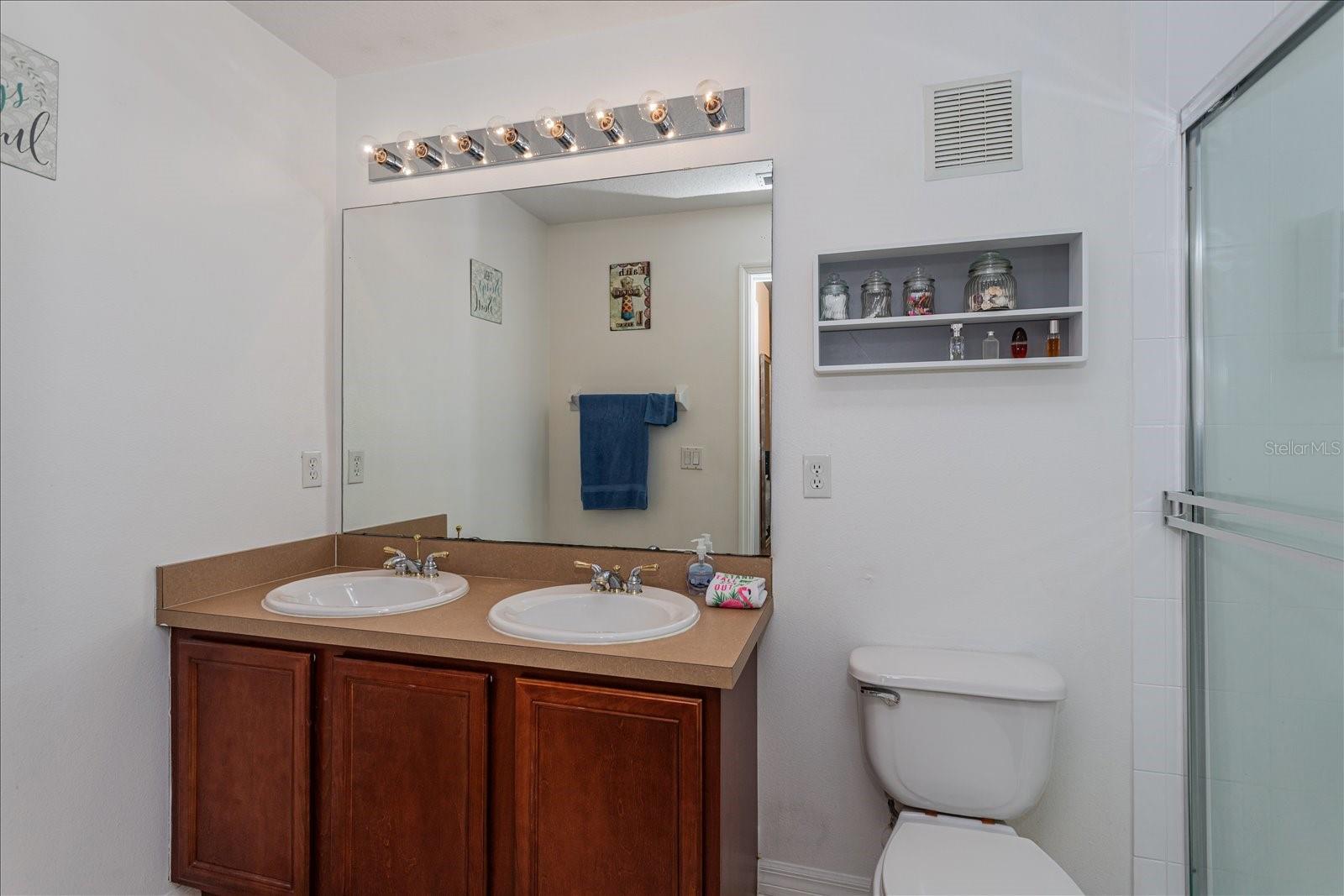 Image 17 of 23 For 960 Mooring Avenue 103