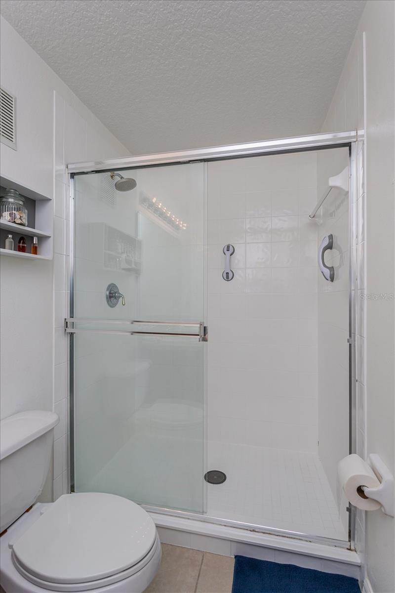 Image 18 of 23 For 960 Mooring Avenue 103