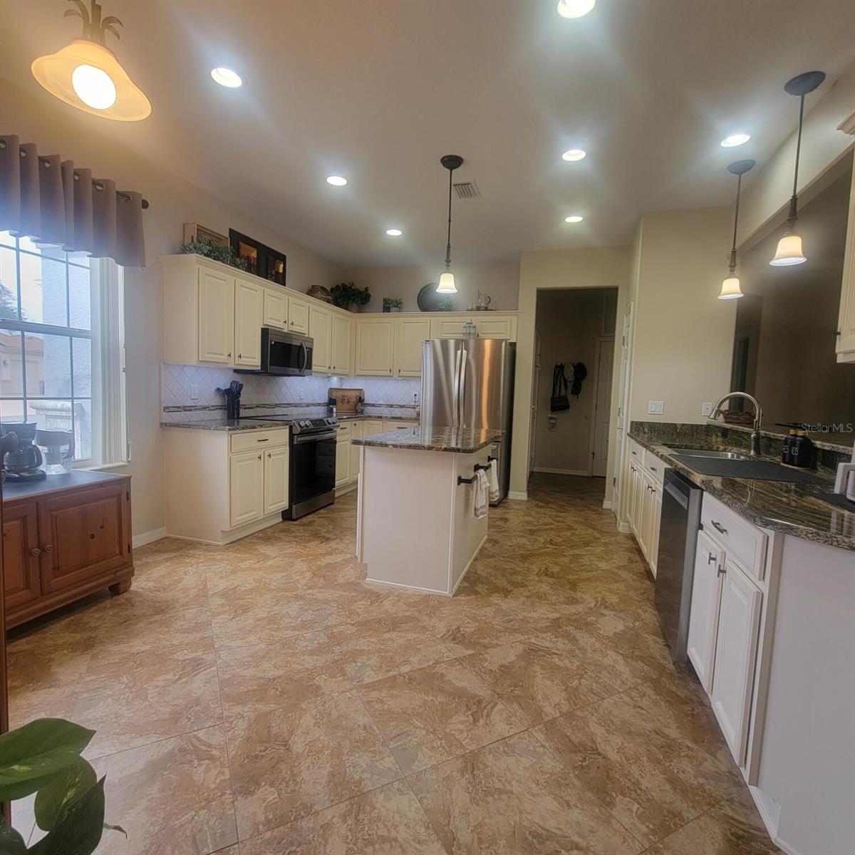 Image 7 of 25 For 9302 120th Loop