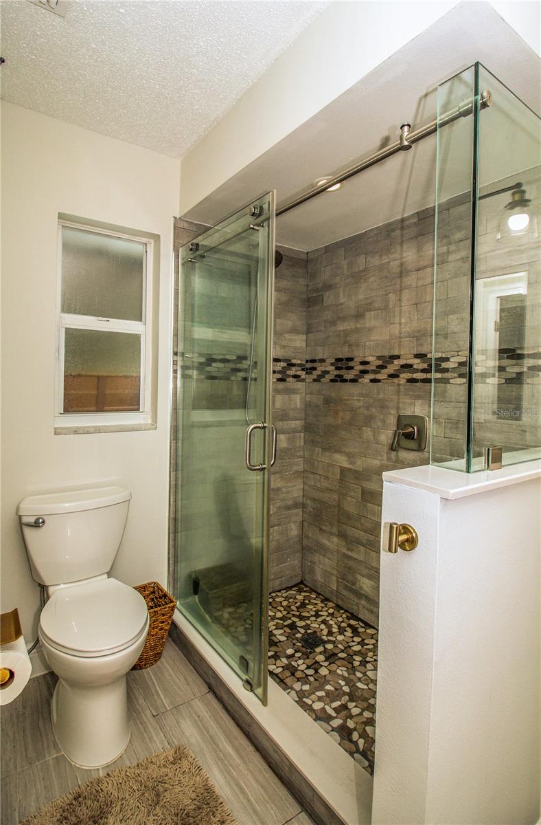 Image 16 of 23 For 1529 Glastonberry Road