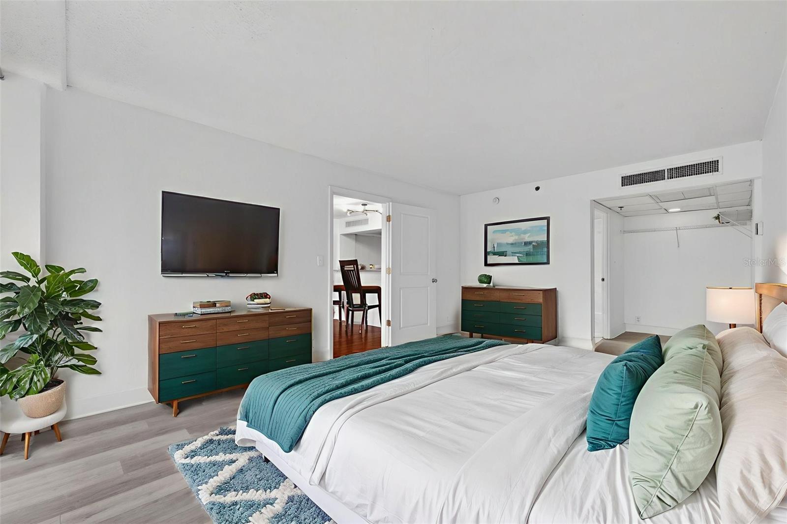 Image 33 of 61 For 151 Washington Street 408