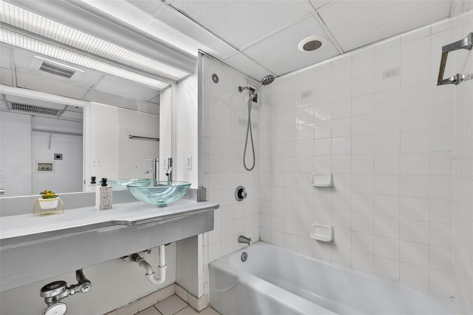 Image 34 of 61 For 151 Washington Street 408