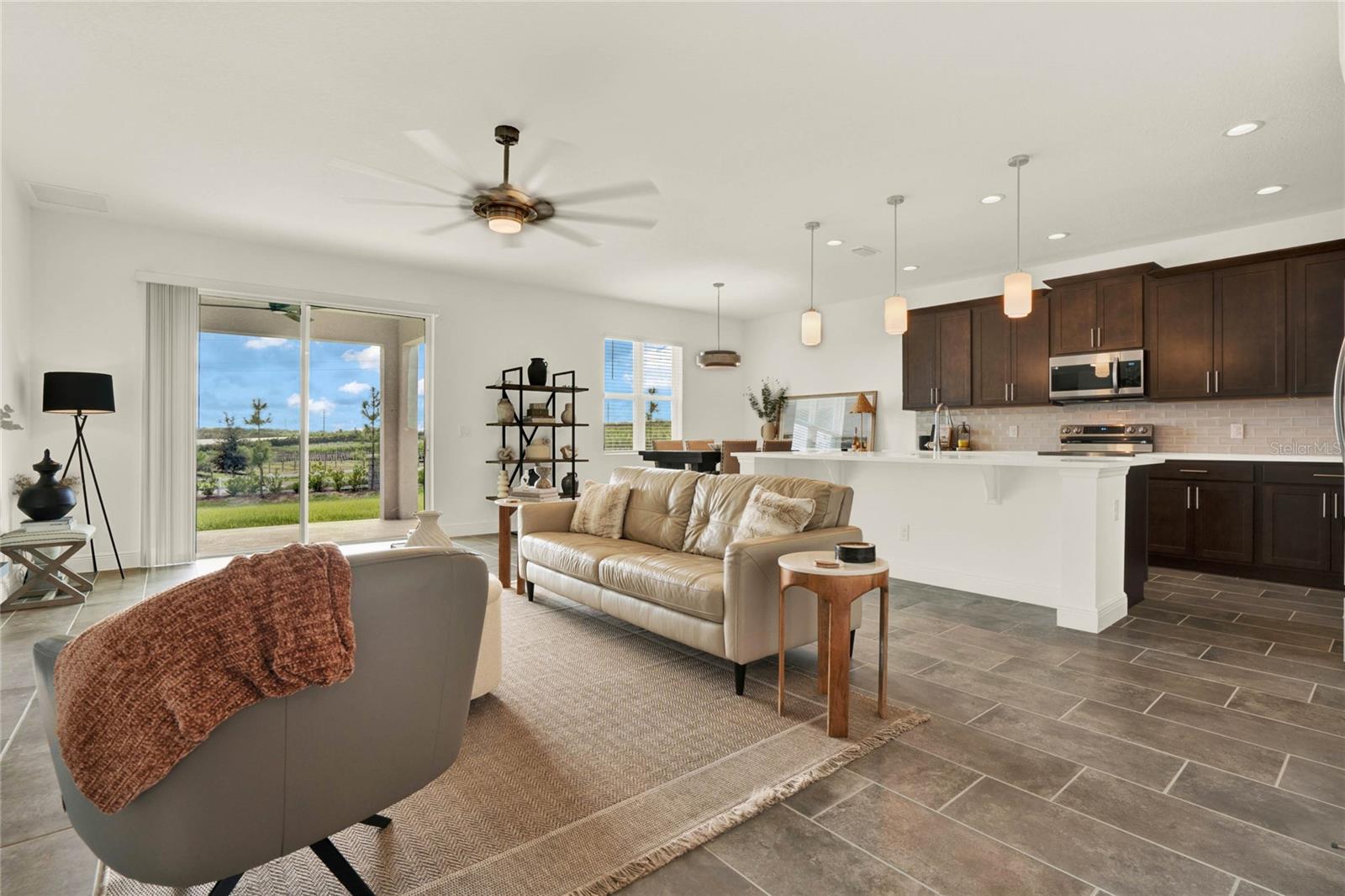 Image 12 of 39 For 7193 Dilly Lake Avenue