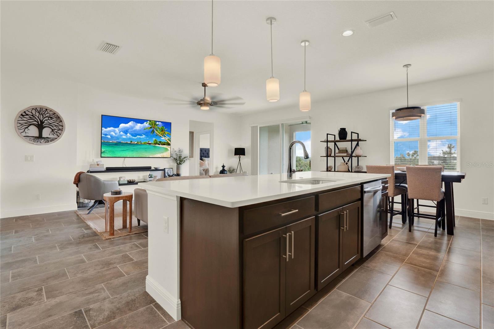 Image 17 of 39 For 7193 Dilly Lake Avenue