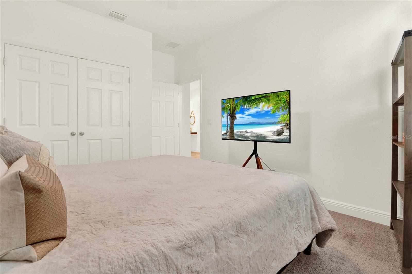 Image 25 of 39 For 7193 Dilly Lake Avenue