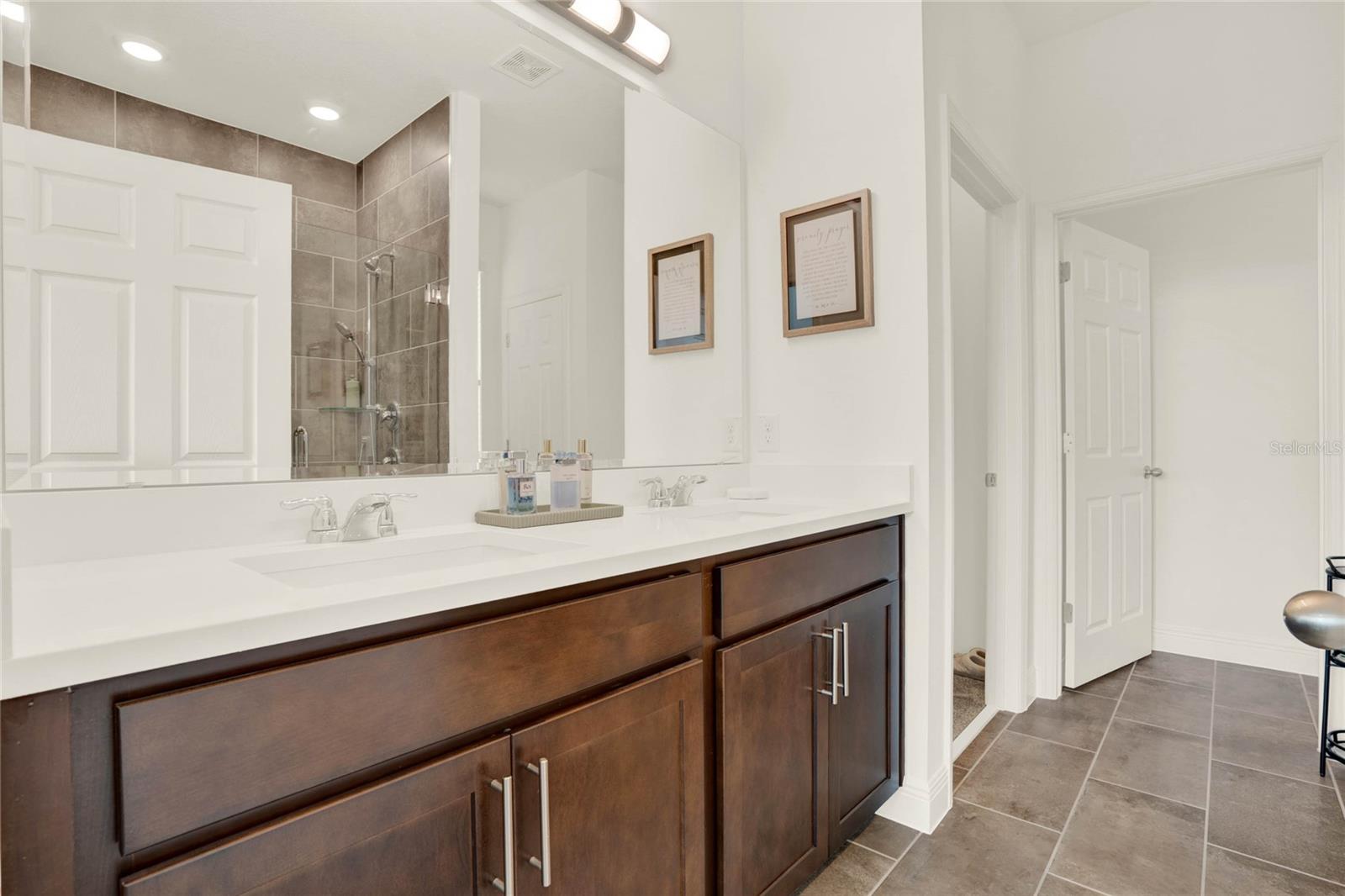 Image 26 of 39 For 7193 Dilly Lake Avenue