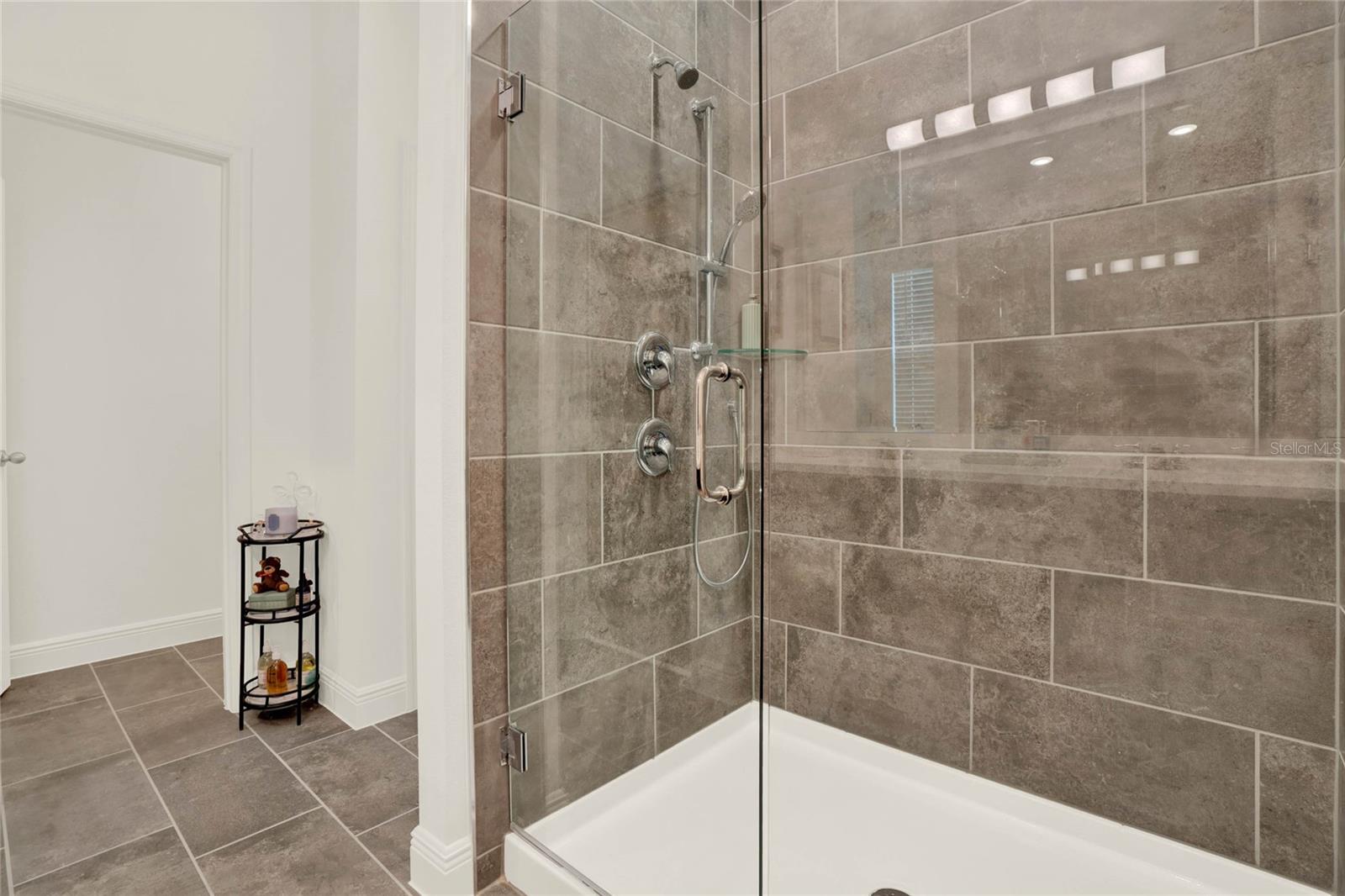 Image 27 of 39 For 7193 Dilly Lake Avenue