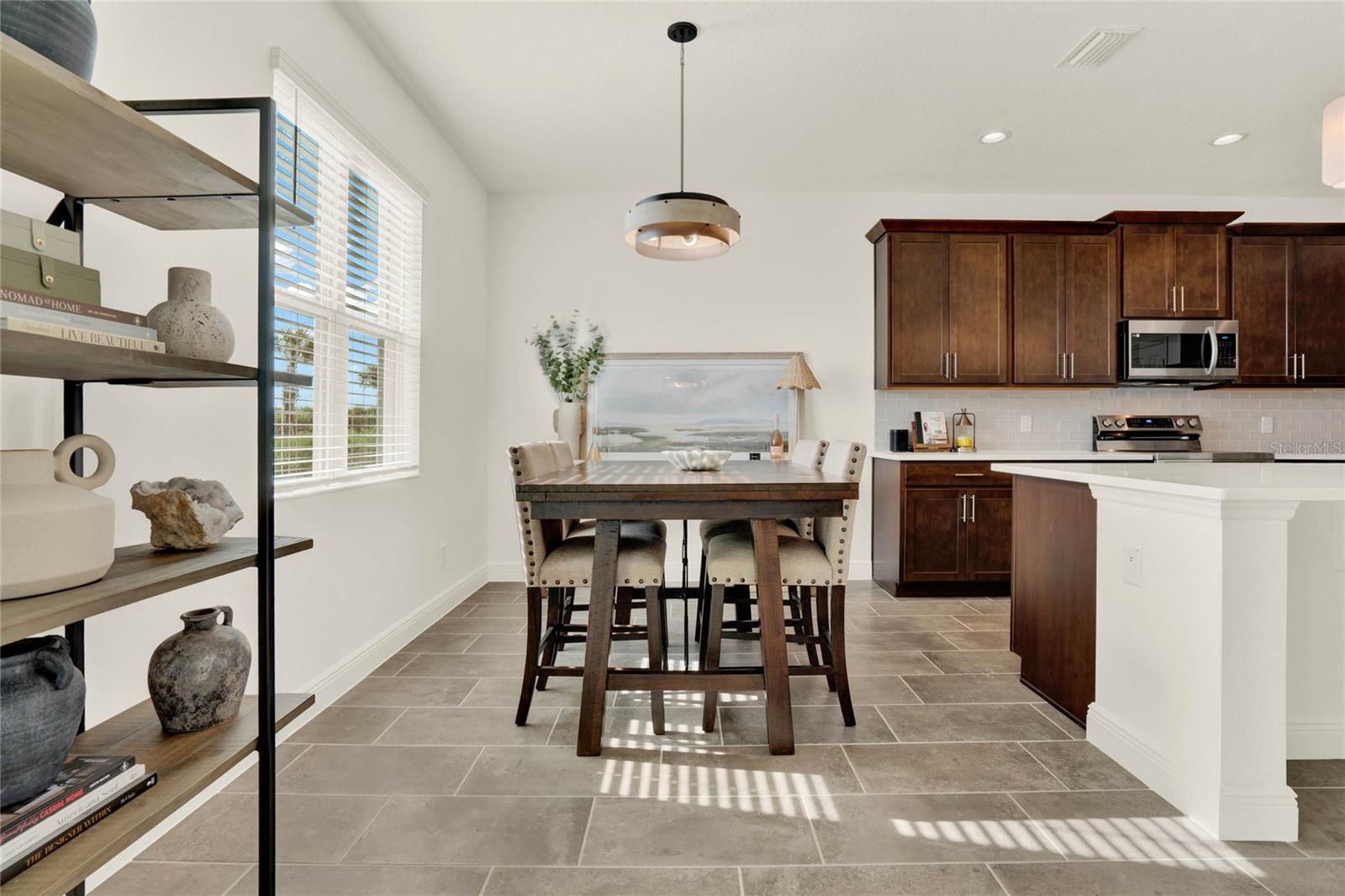 Image 6 of 39 For 7193 Dilly Lake Avenue