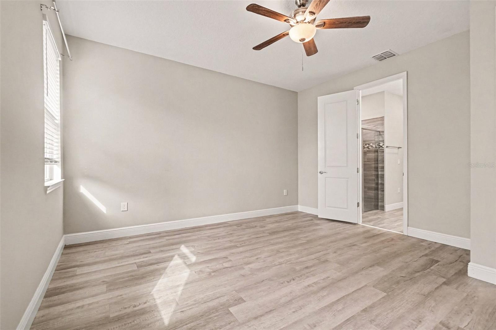 Image 21 of 37 For 602 Napoli Way