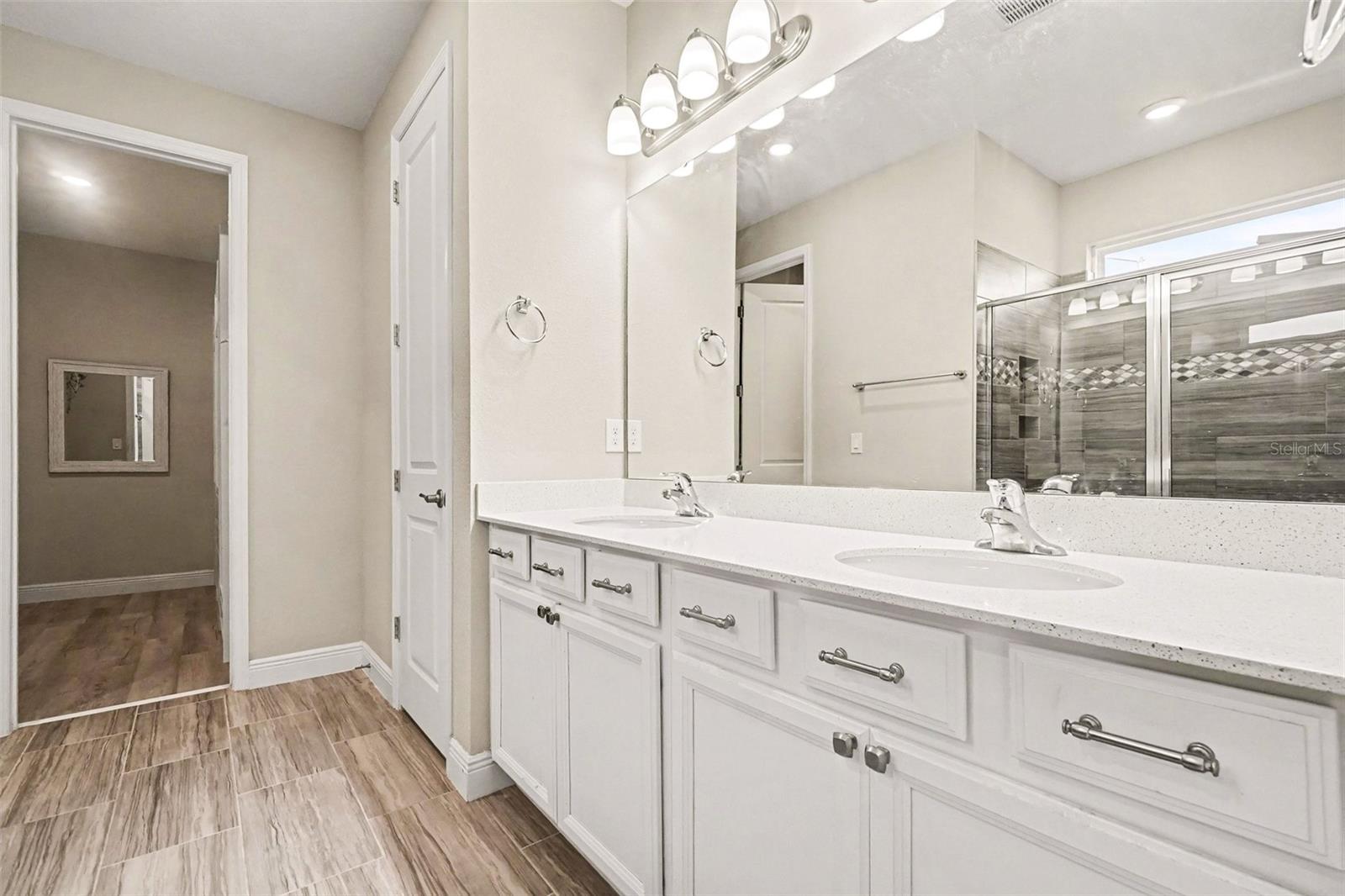 Image 23 of 37 For 602 Napoli Way