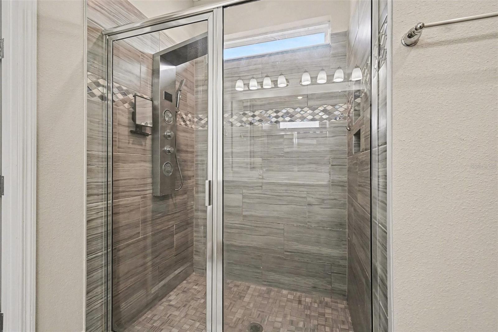 Image 27 of 37 For 602 Napoli Way