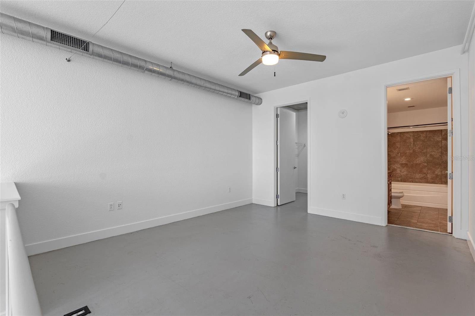 Image 17 of 34 For 150 Robinson Street 1023