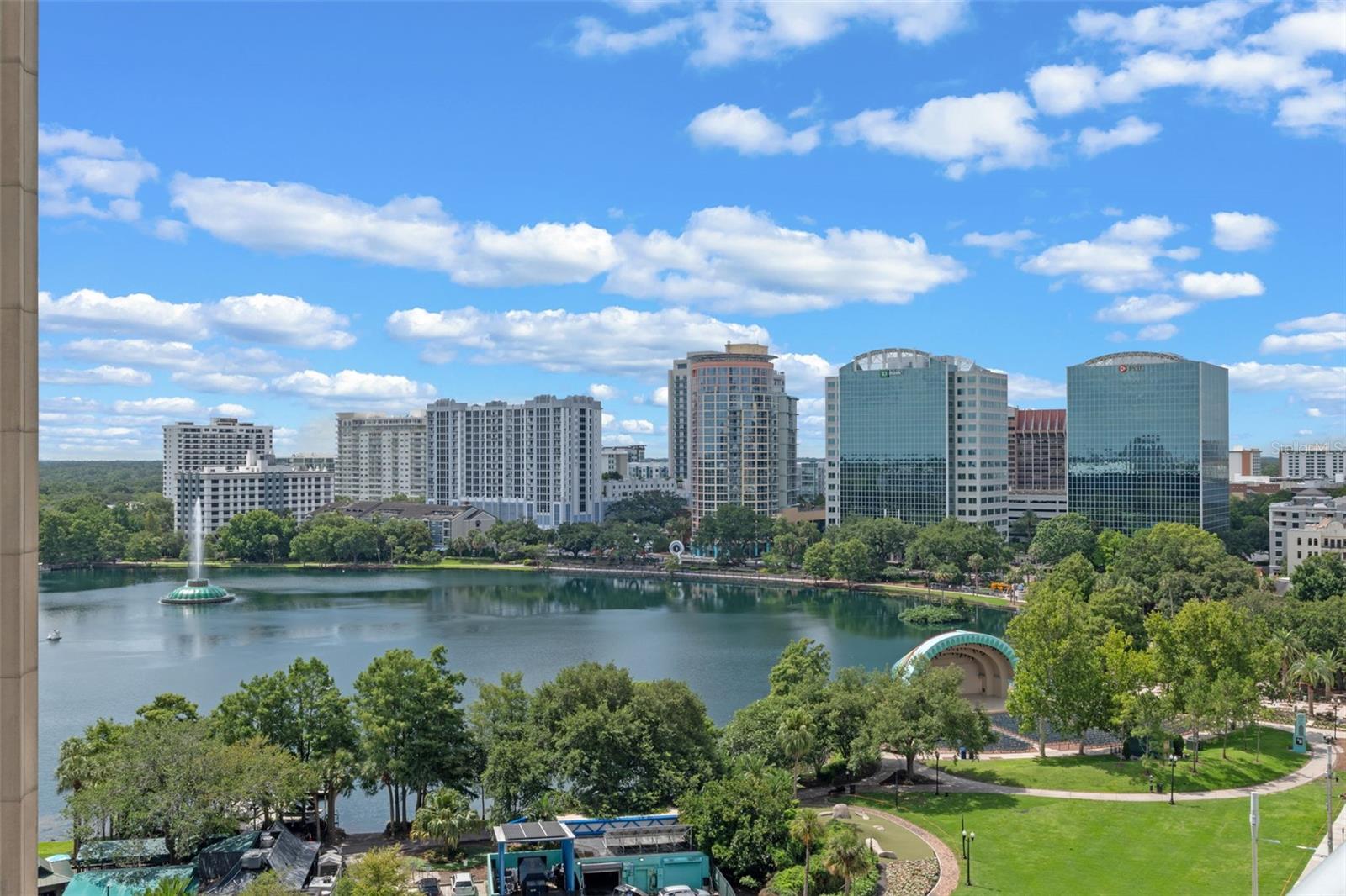 Image 24 of 34 For 150 Robinson Street 1023