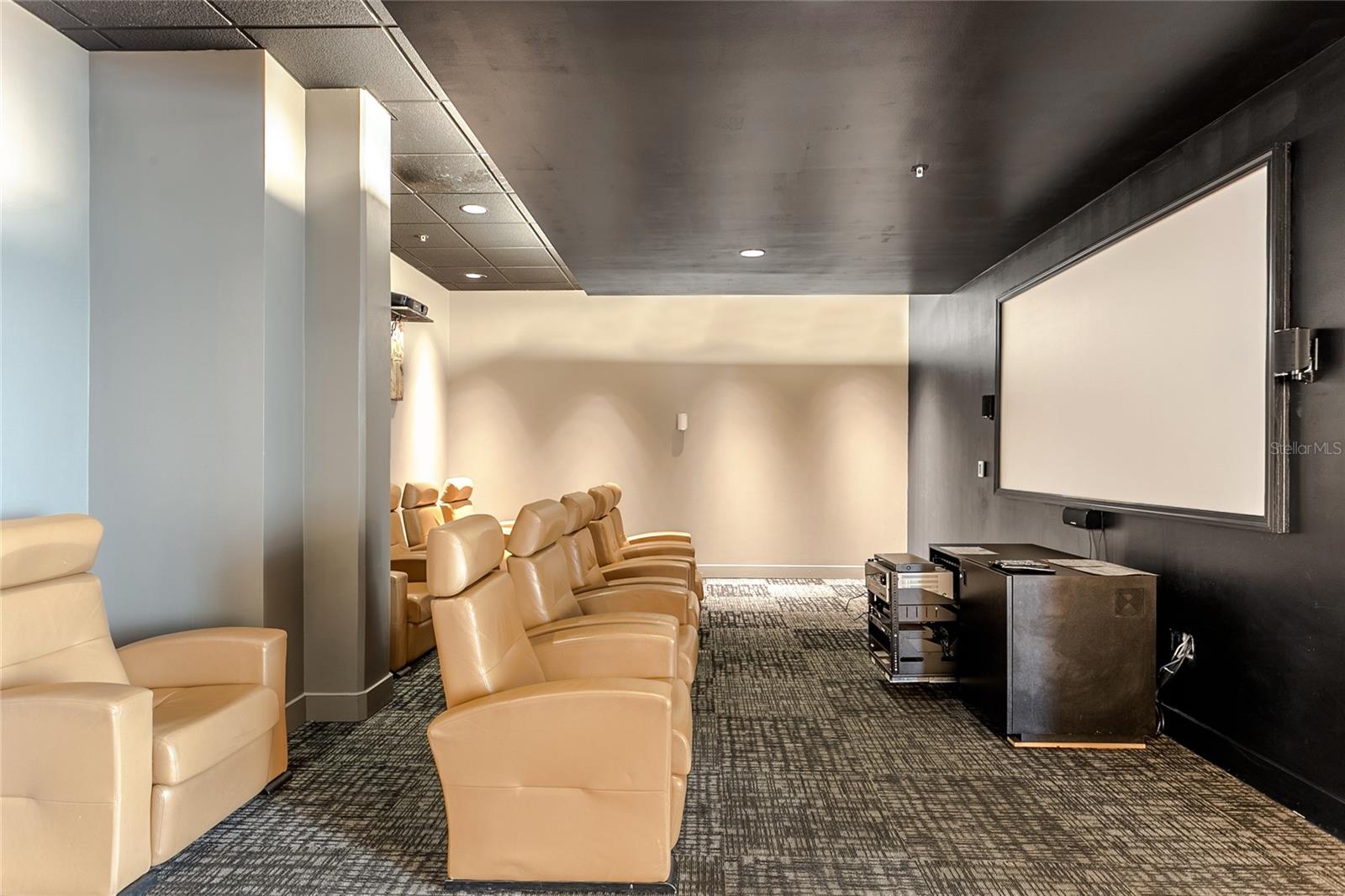 Image 28 of 34 For 150 Robinson Street 1023