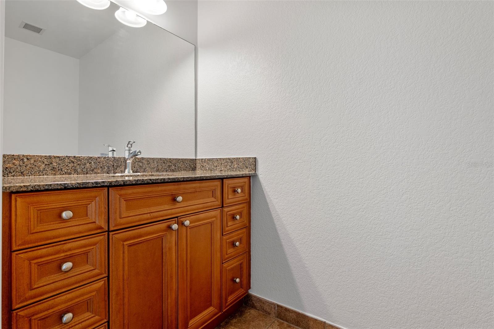 Image 7 of 34 For 150 Robinson Street 1023