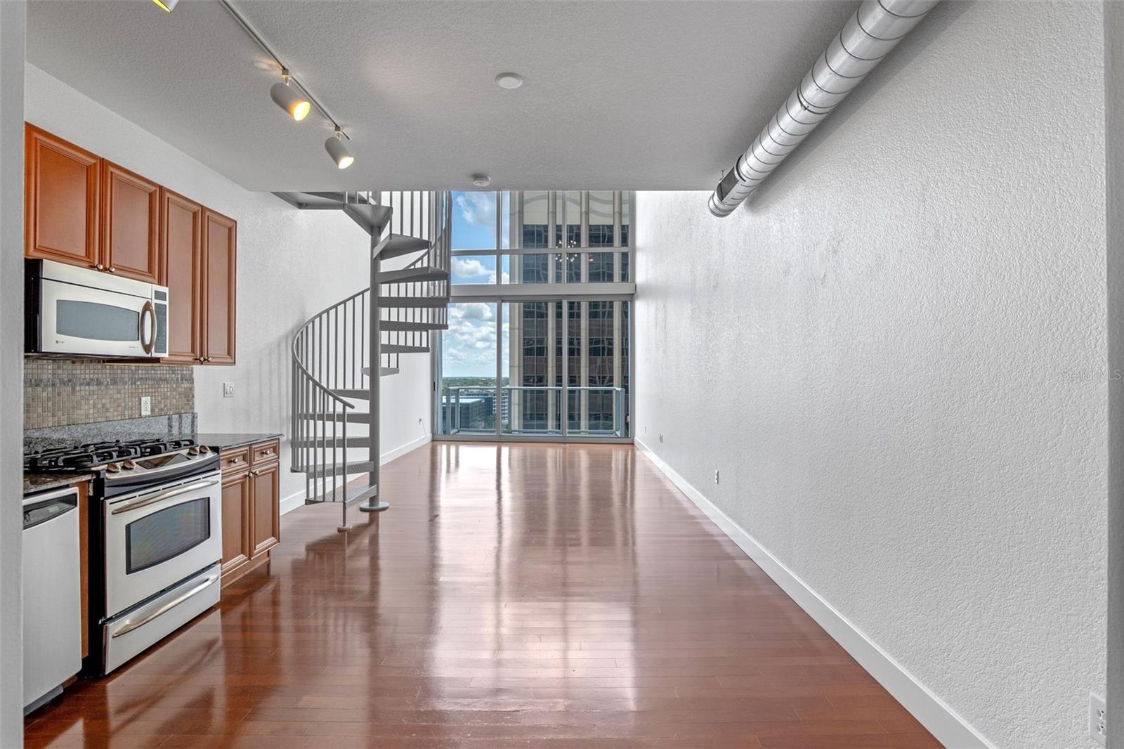 Image 9 of 34 For 150 Robinson Street 1023