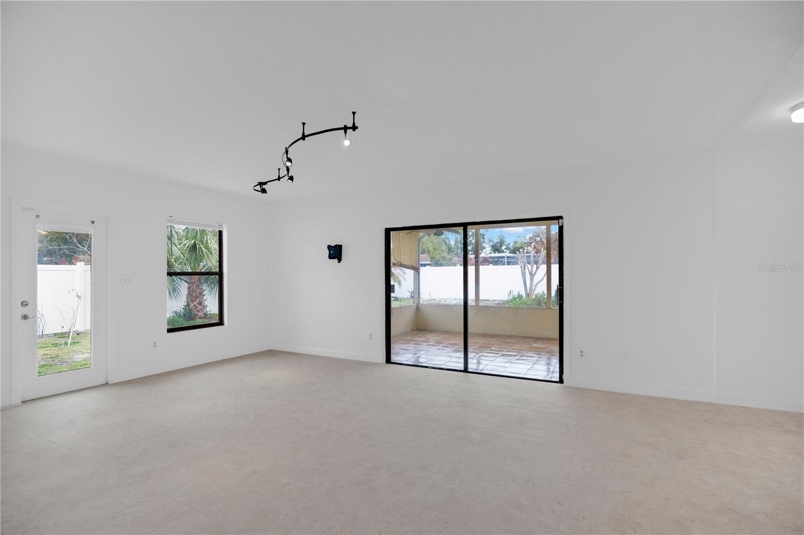 Image 11 of 33 For 3709 Mockingbird Lane