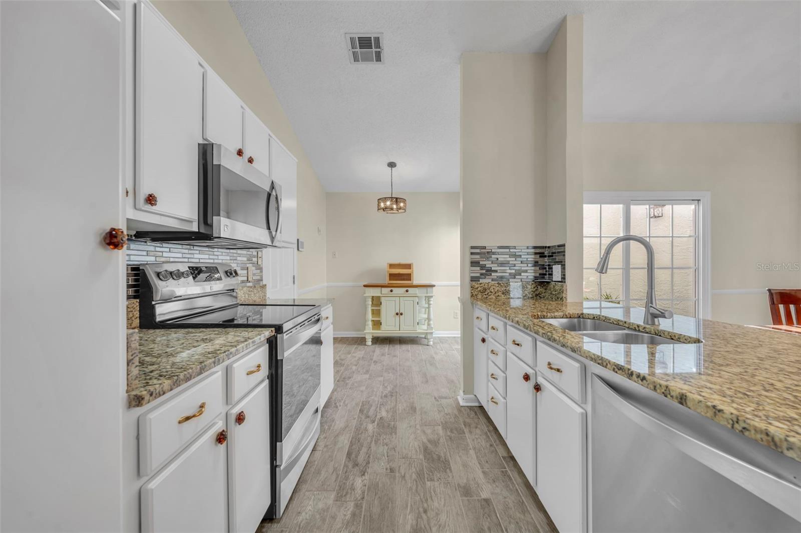 Image 17 of 36 For 1003 Troon Trace