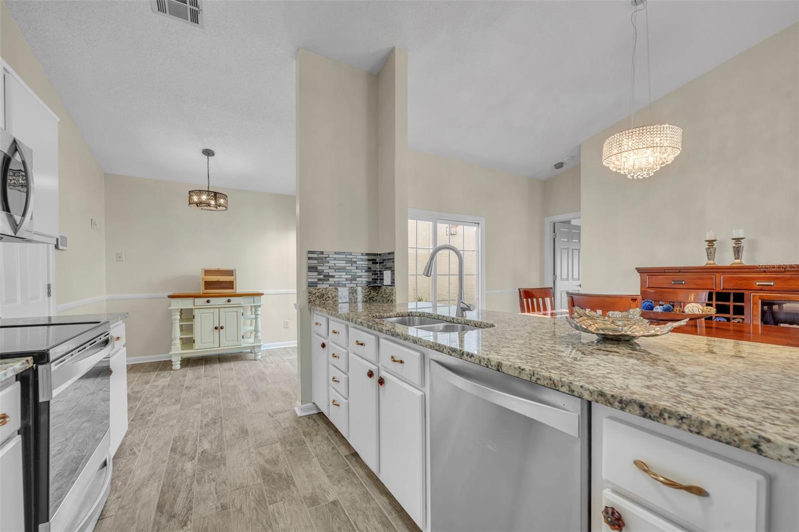 Image 18 of 36 For 1003 Troon Trace