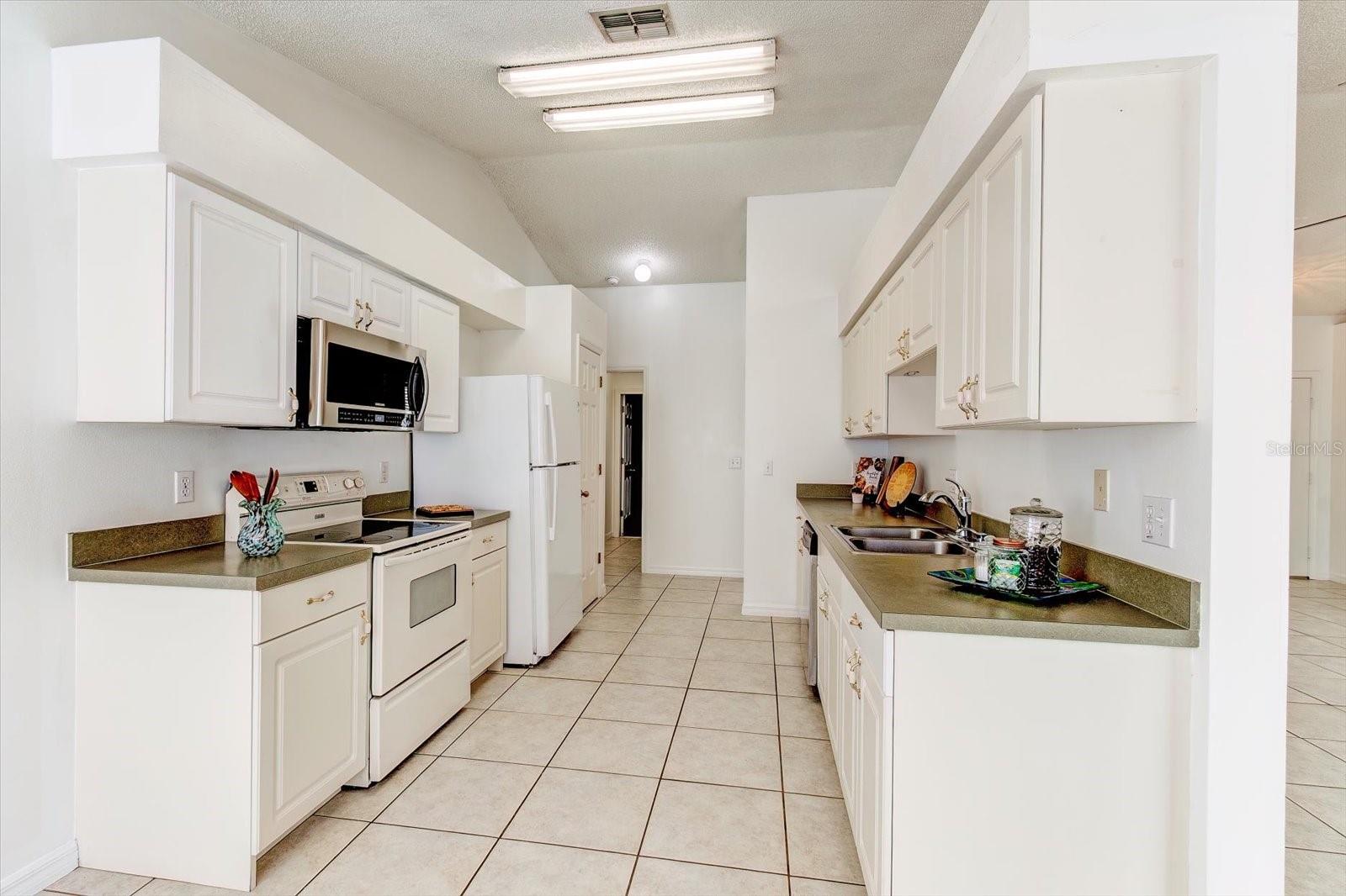 Image 11 of 28 For 3369 Croton Avenue