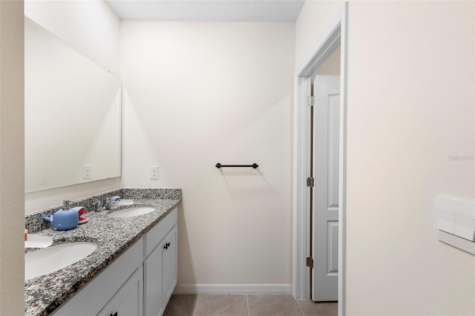 Image 10 of 39 For 821 Amhurst Drive