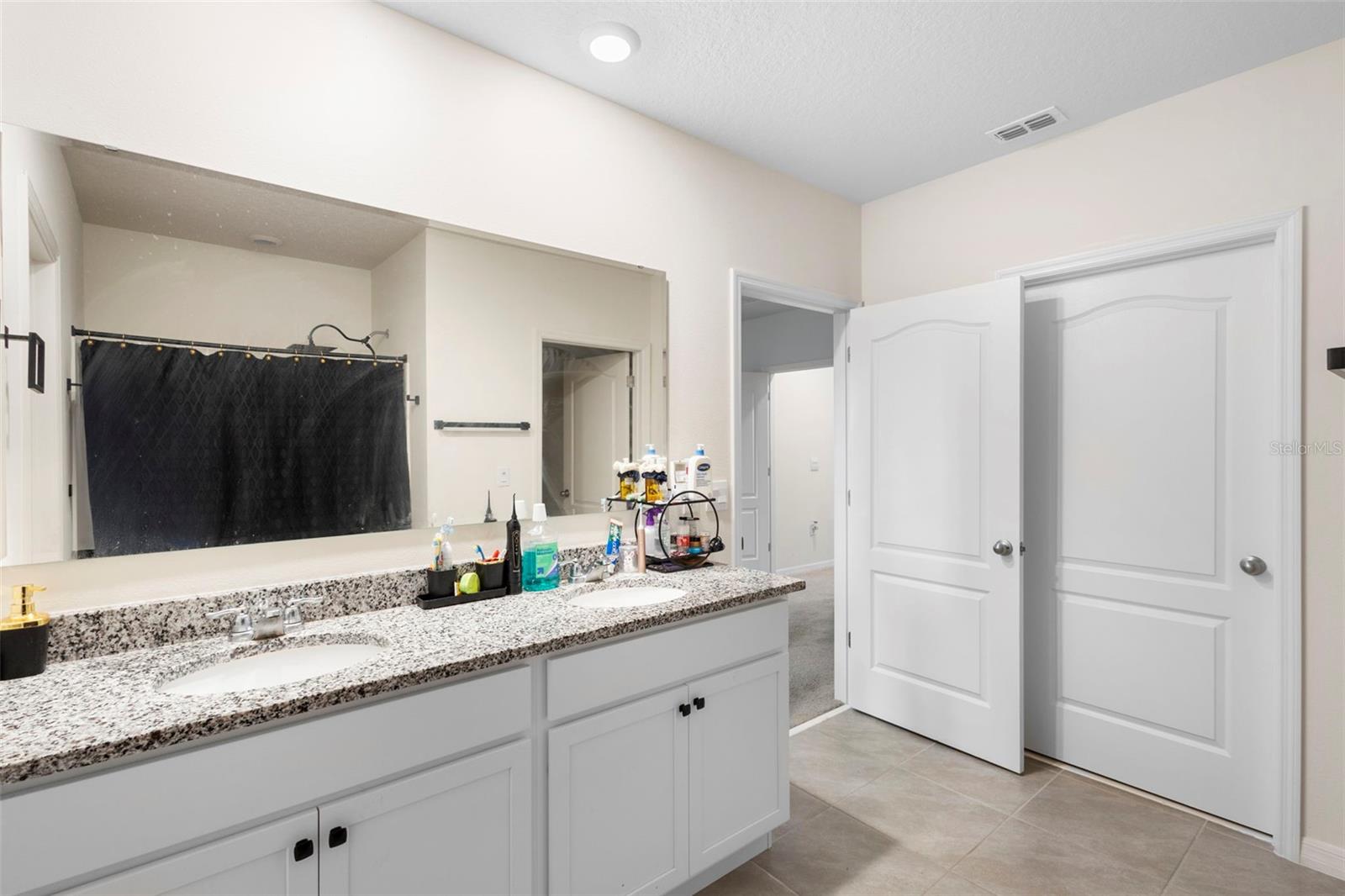 Image 17 of 39 For 821 Amhurst Drive