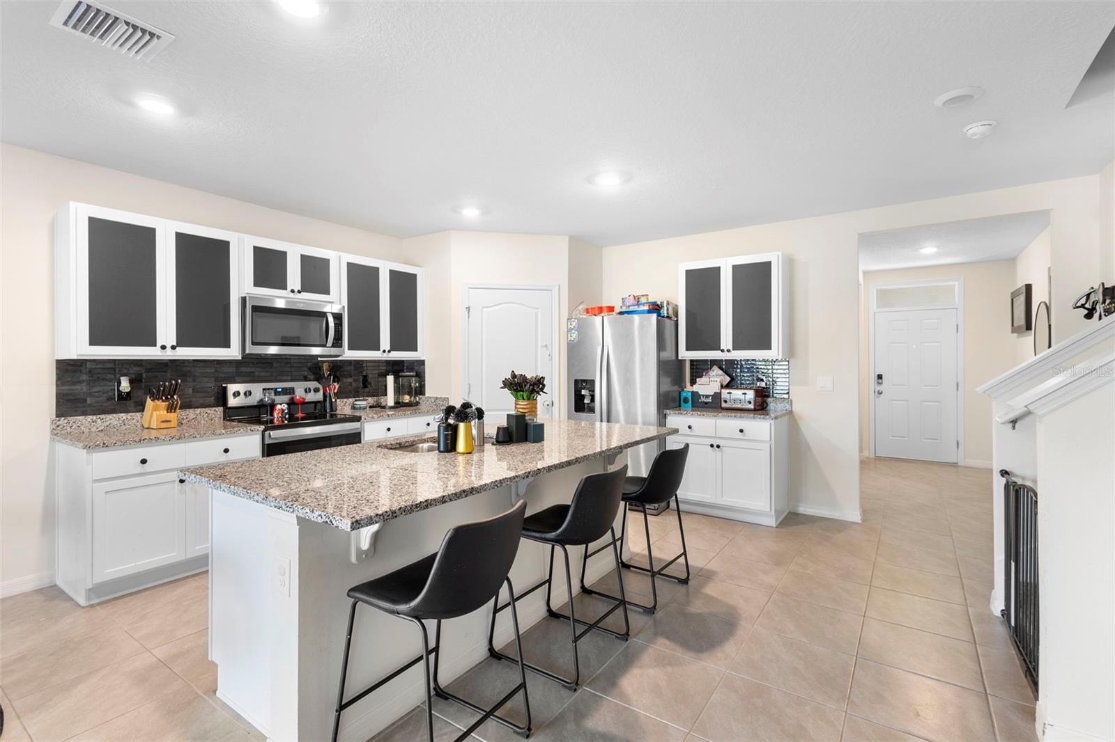 Image 28 of 39 For 821 Amhurst Drive