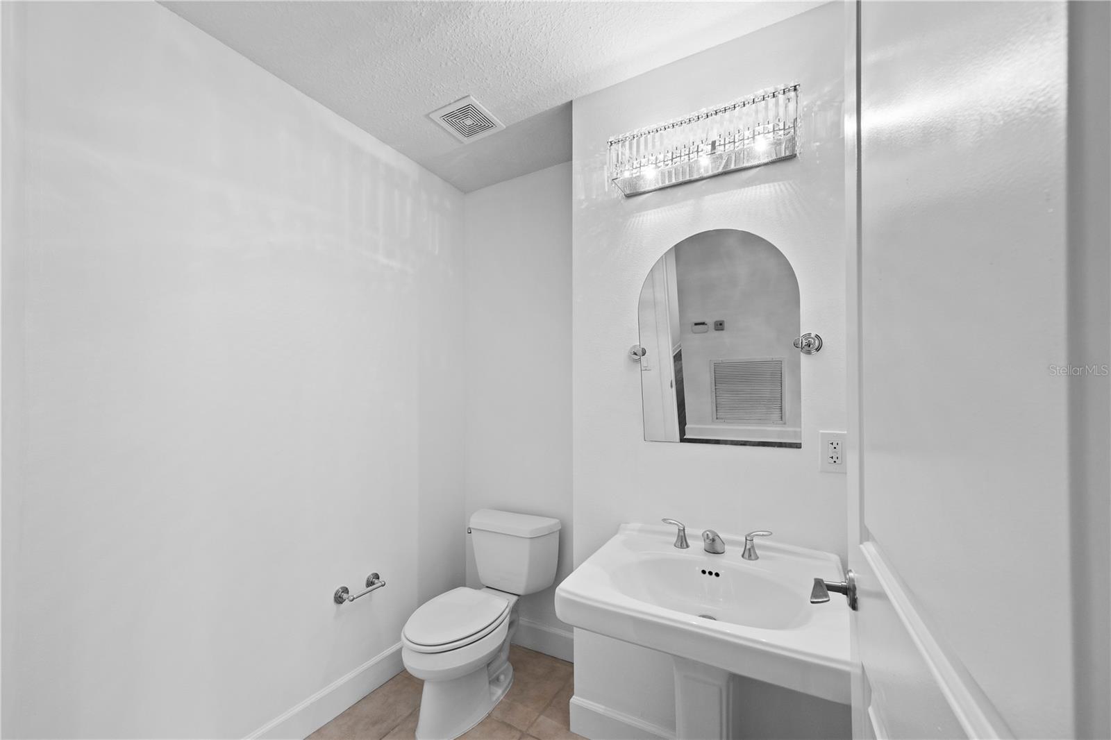 Image 18 of 39 For 100 Eola Drive 1214