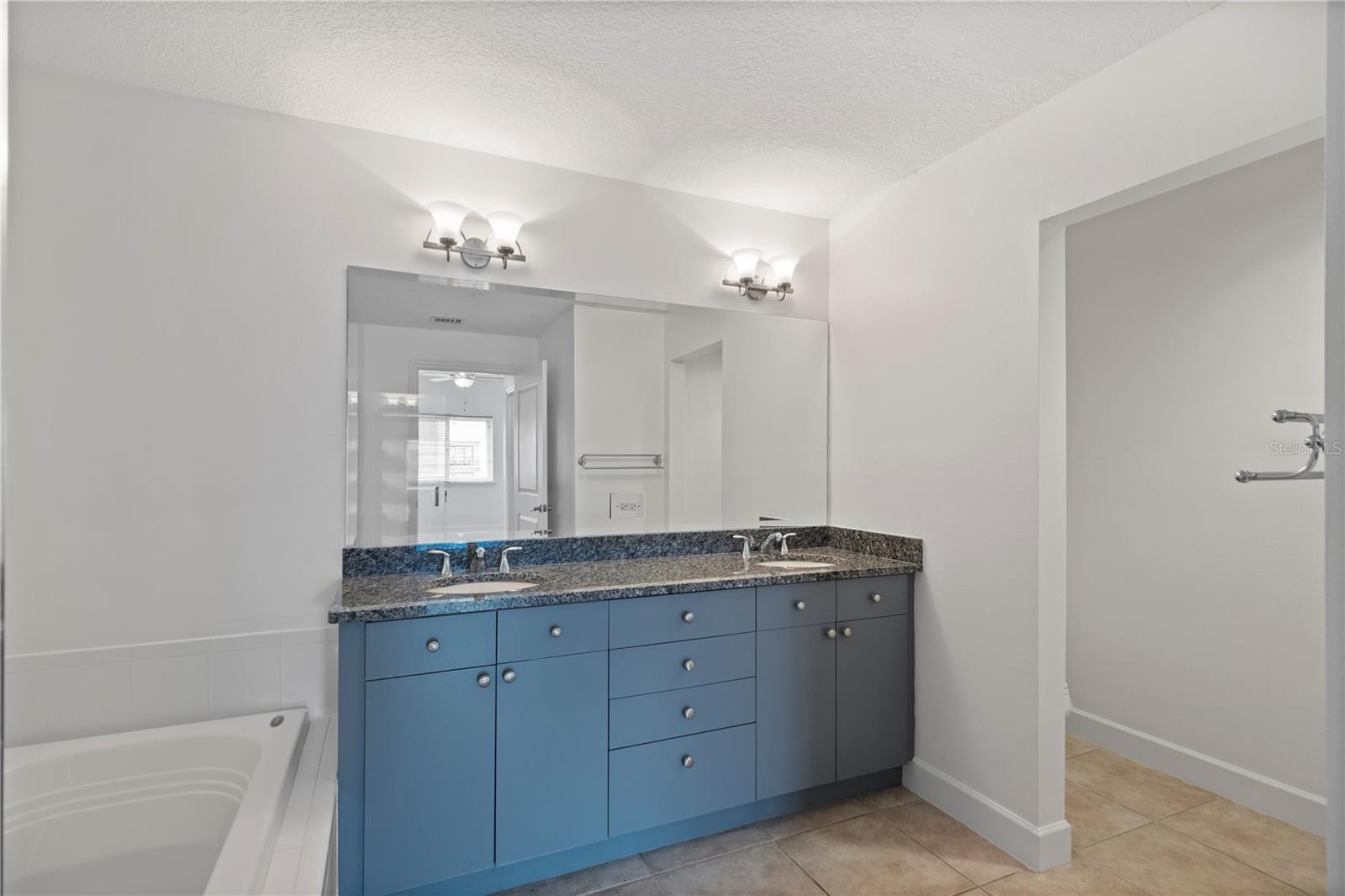 Image 26 of 39 For 100 Eola Drive 1214