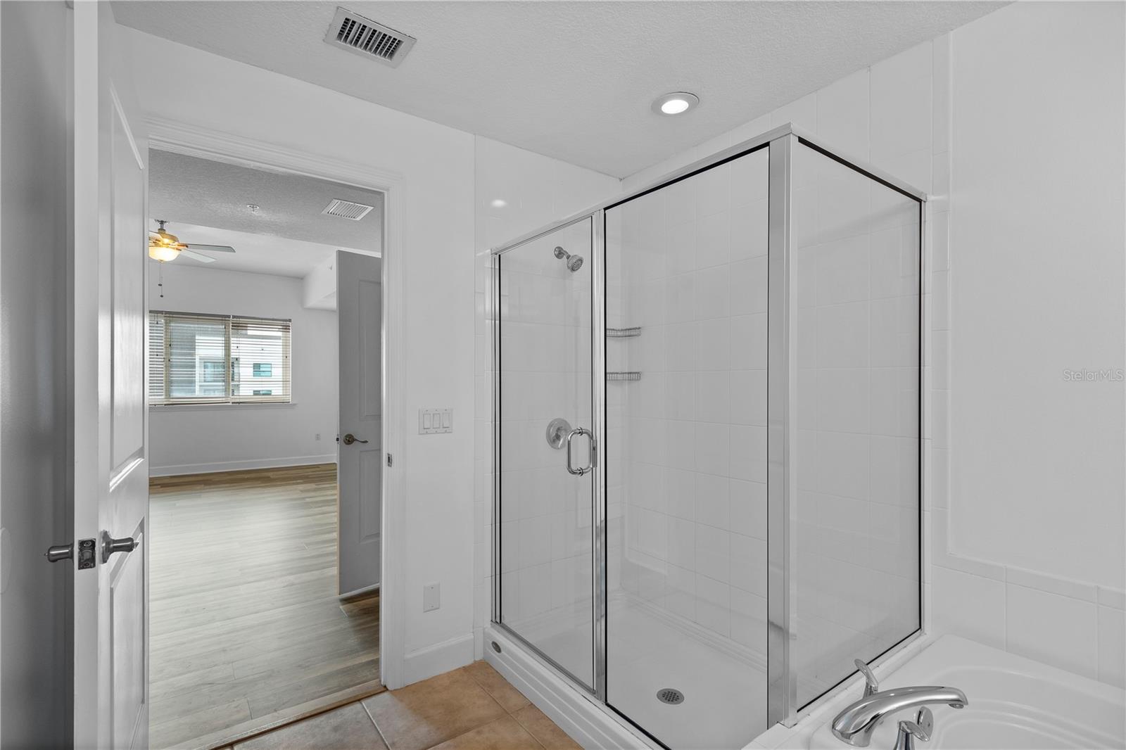 Image 27 of 39 For 100 Eola Drive 1214