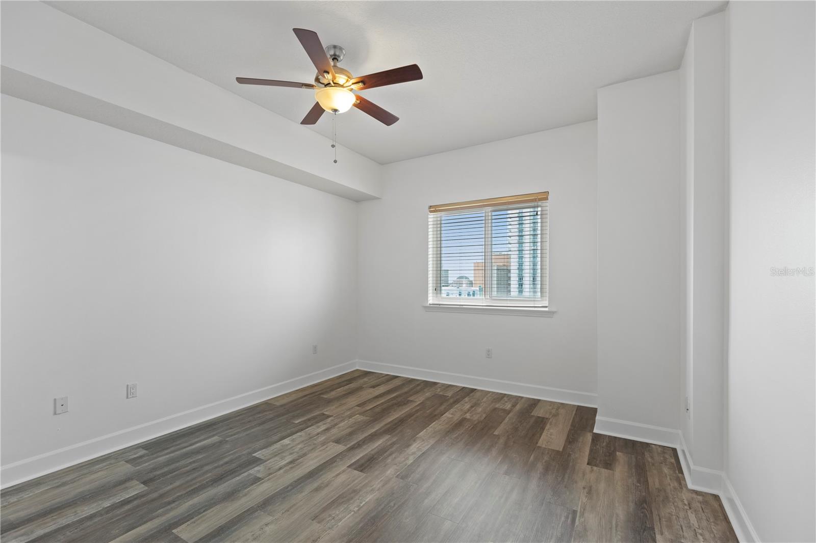 Image 28 of 39 For 100 Eola Drive 1214