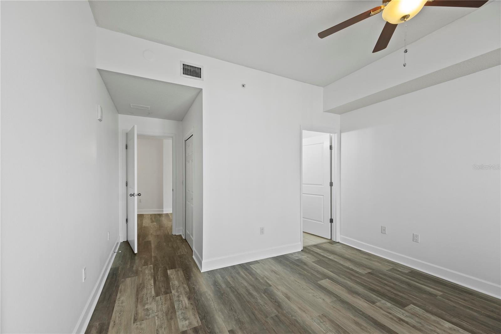 Image 30 of 39 For 100 Eola Drive 1214