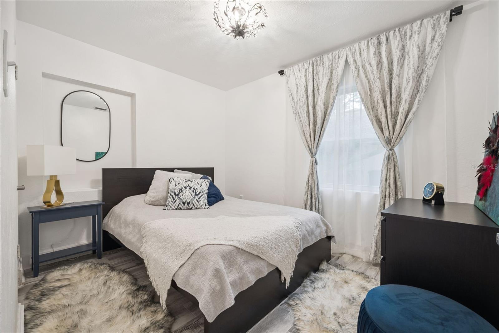 Image 19 of 28 For 212 Glenwood Avenue