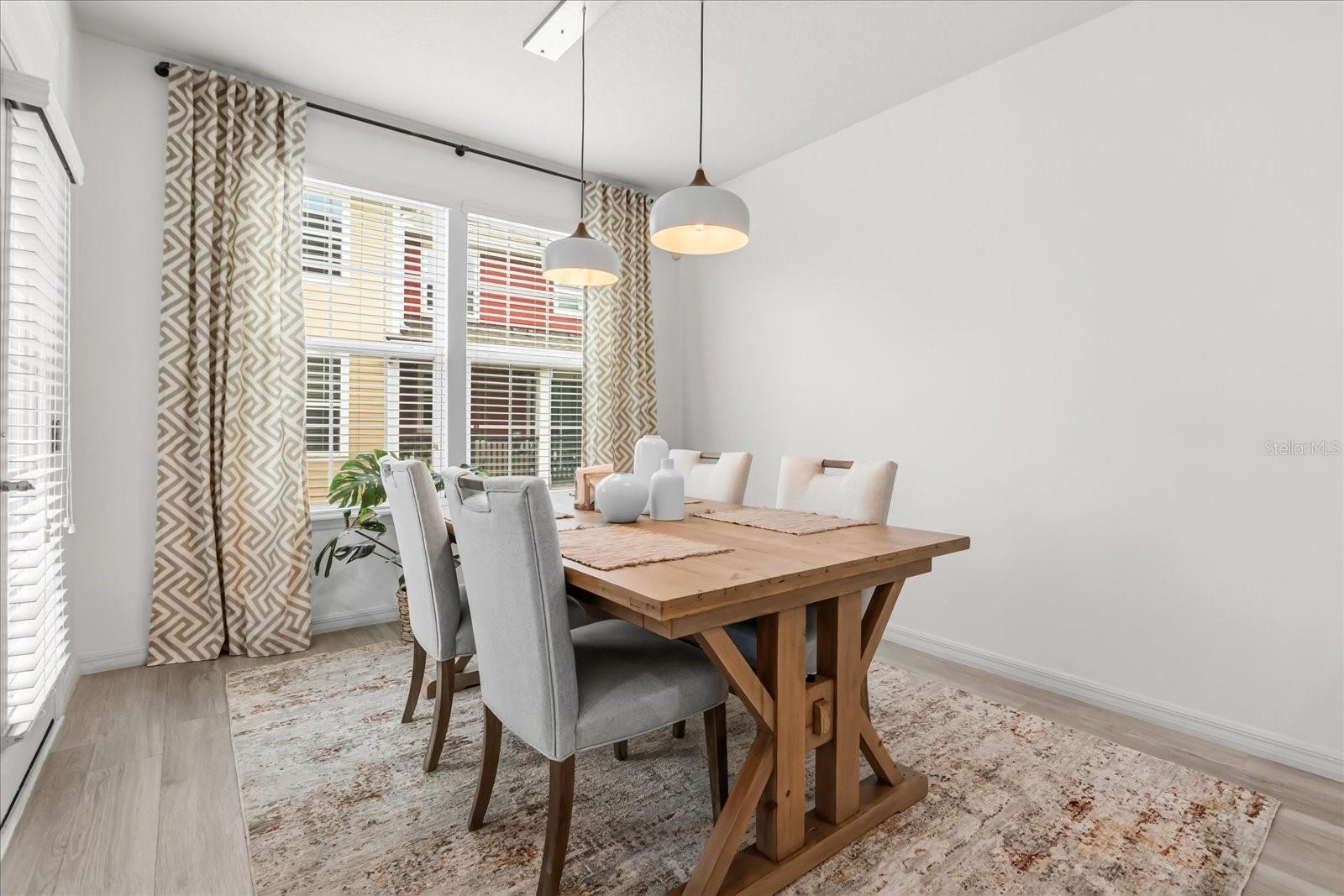 Image 13 of 39 For 608 Jesup Springs Lane