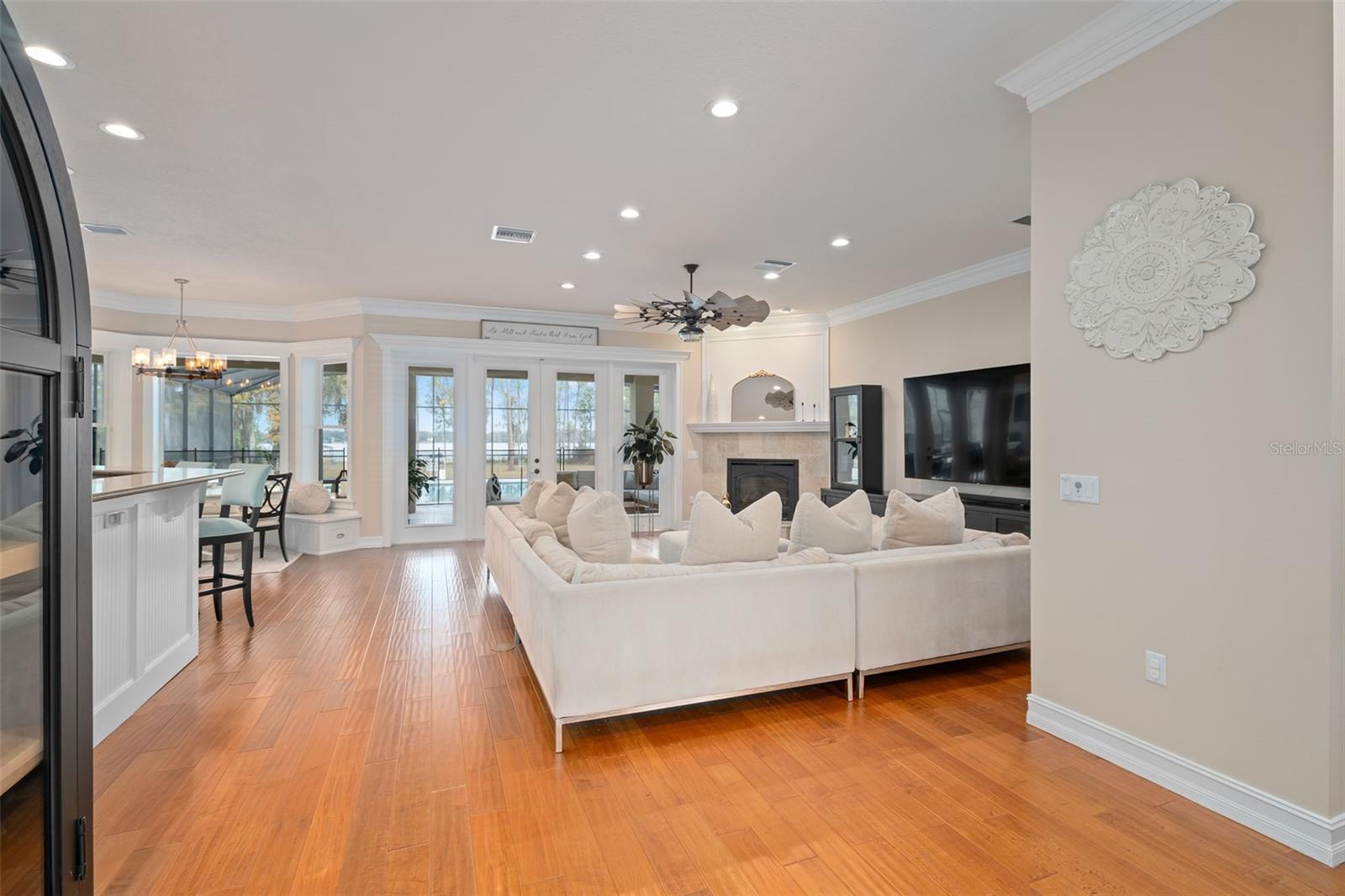 Image 13 of 69 For 5301 Carson Street