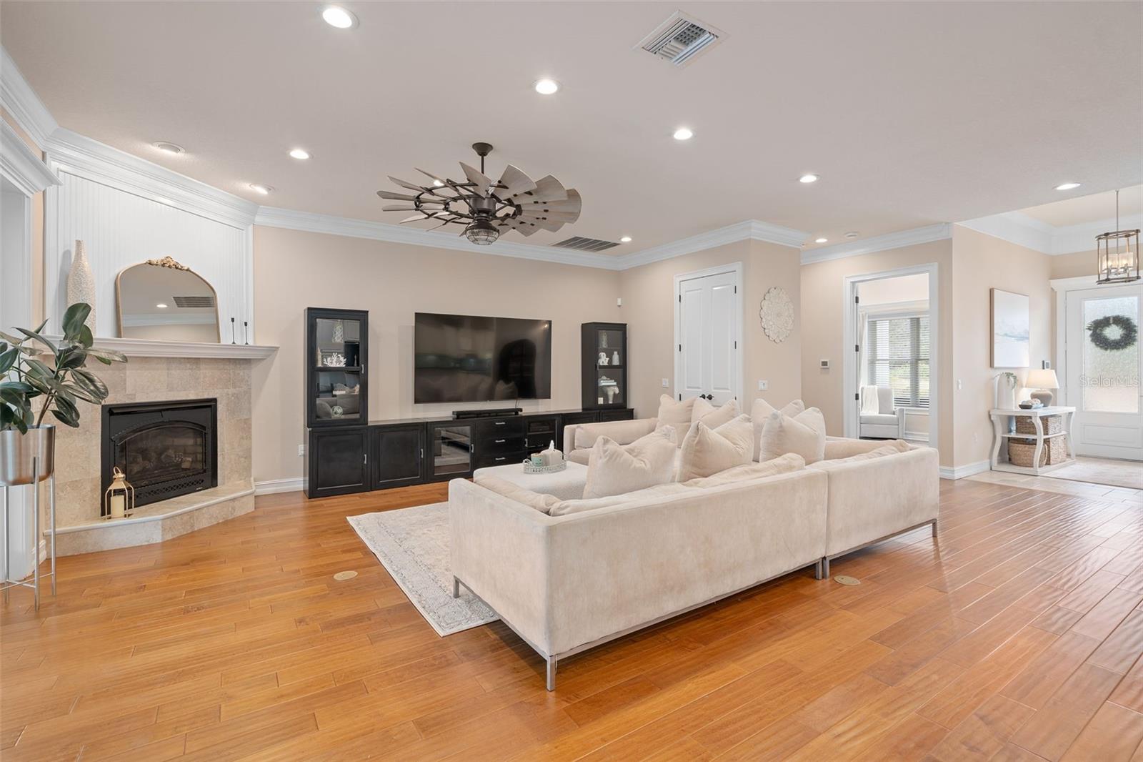 Image 14 of 69 For 5301 Carson Street