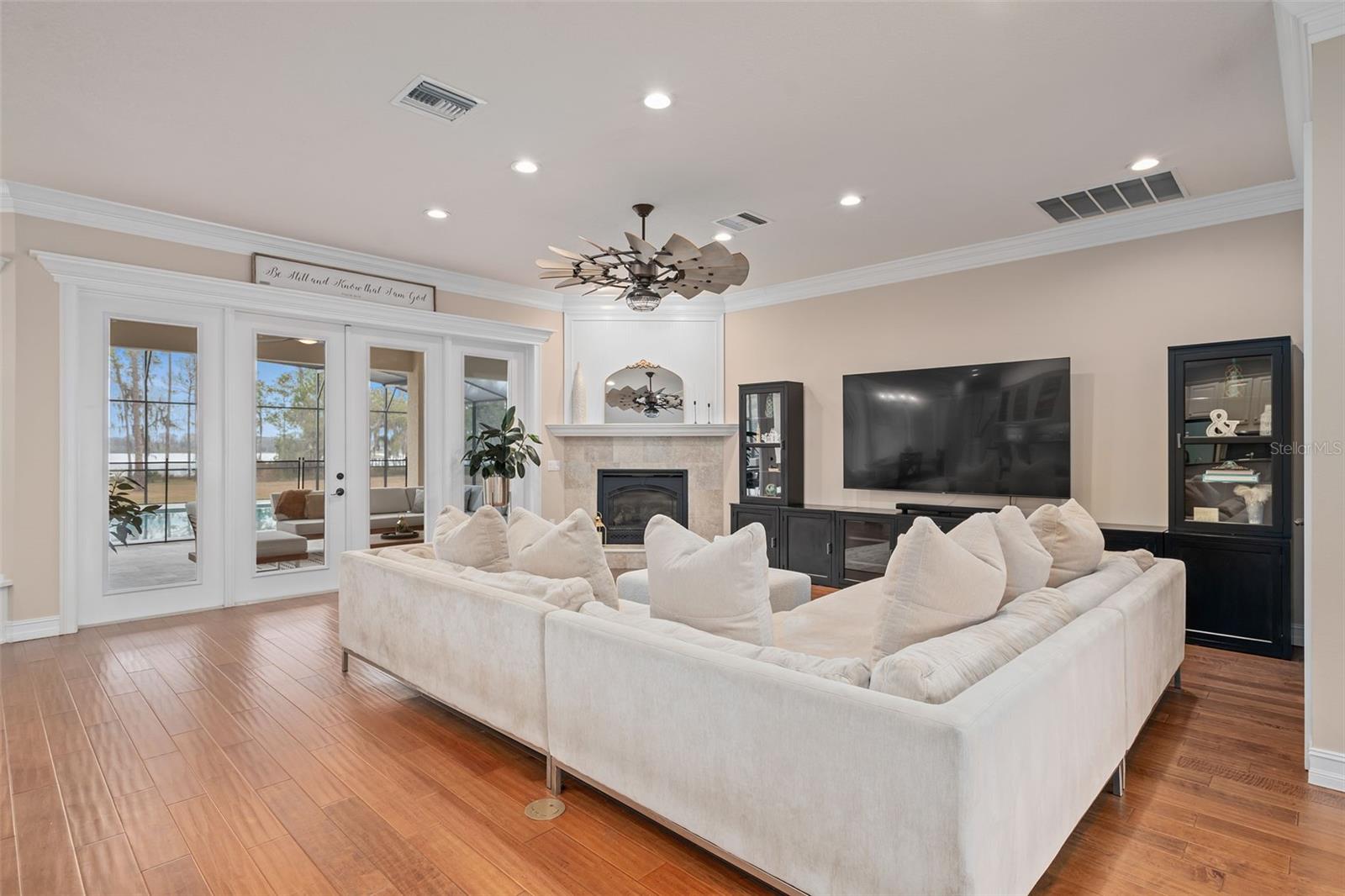 Image 15 of 69 For 5301 Carson Street