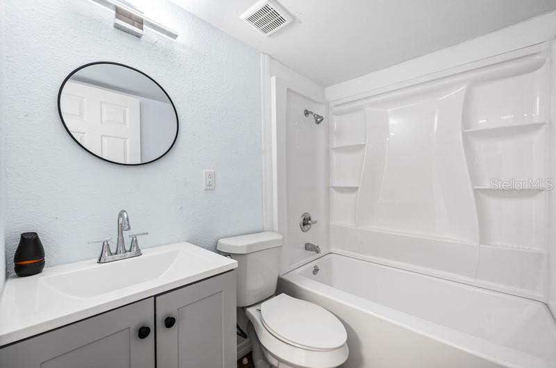 Image 7 of 18 For 1132 Auburn Street