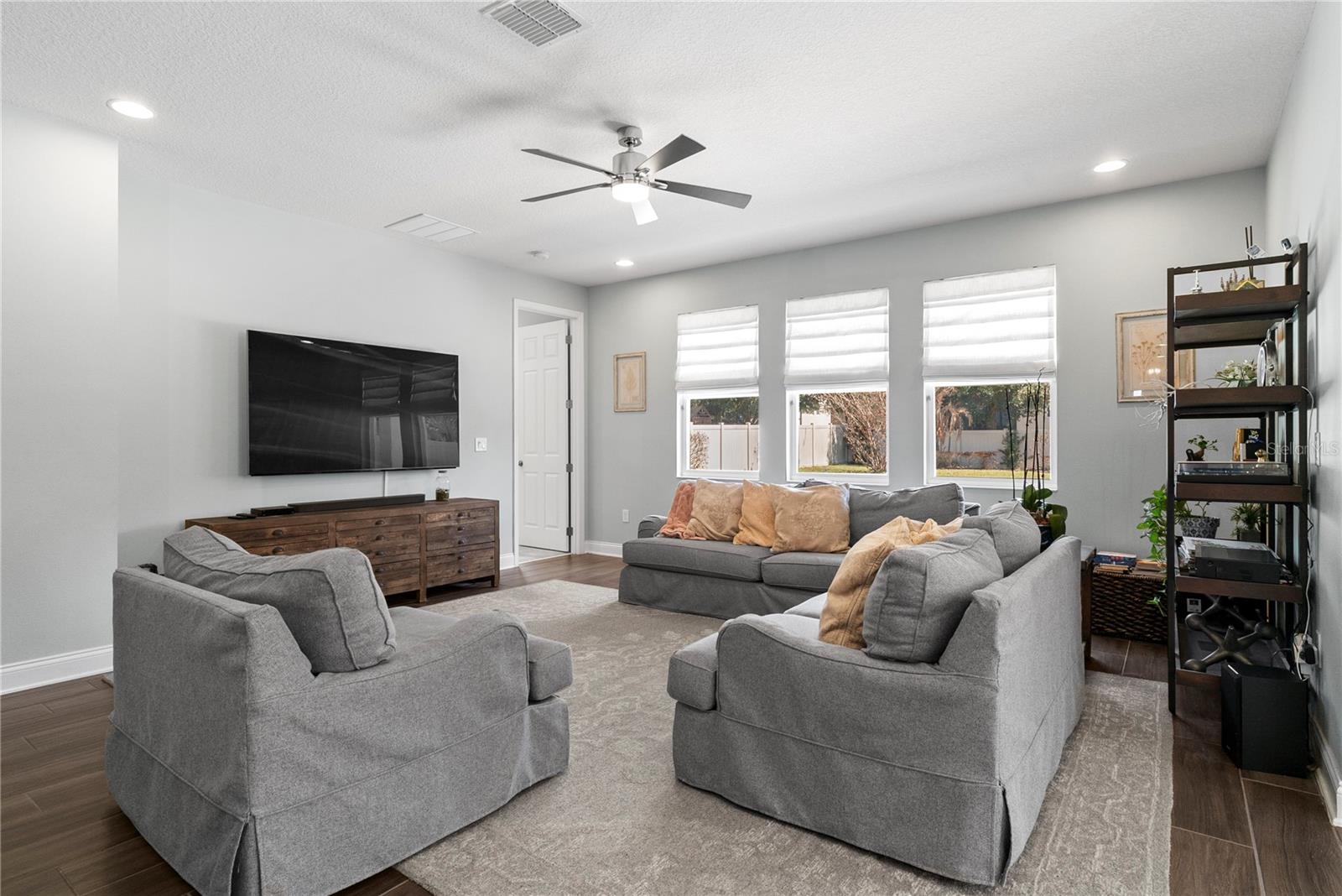 Image 12 of 48 For 1689 Cranleigh Dr