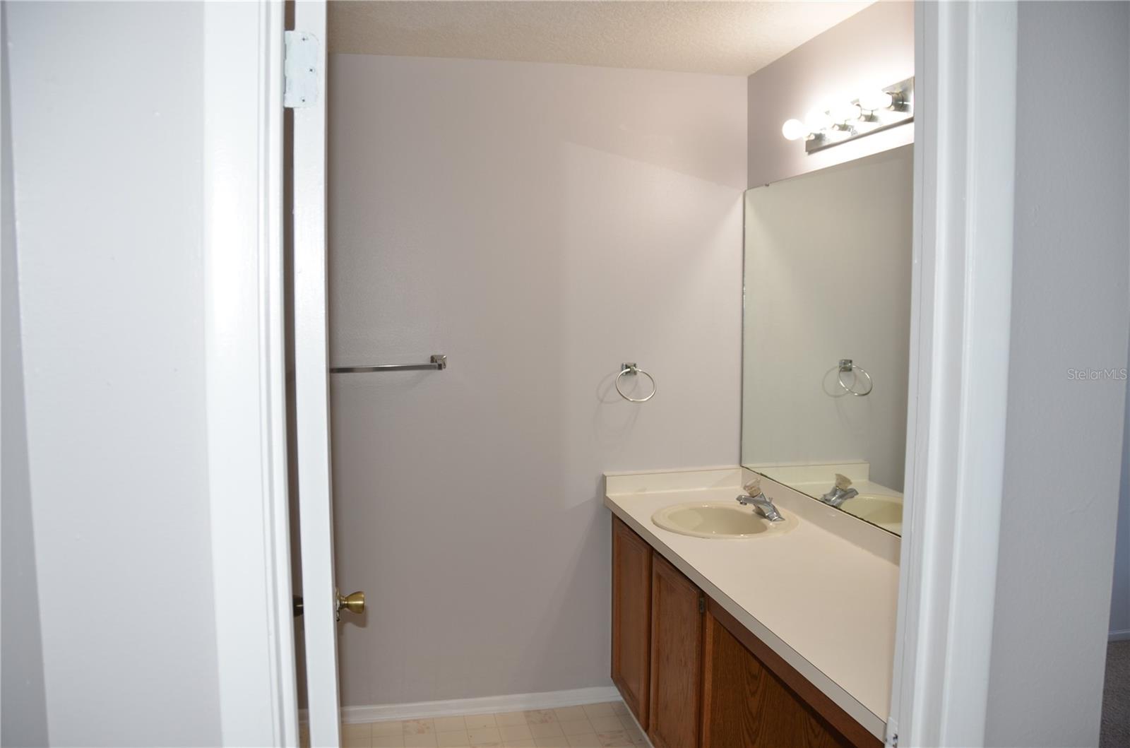 Image 16 of 22 For 140 Reserve Circle 200