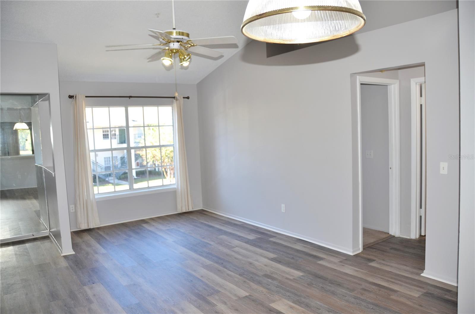 Image 5 of 22 For 140 Reserve Circle 200